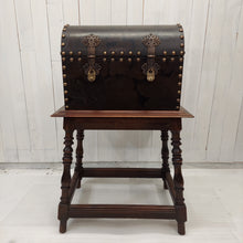 Load image into Gallery viewer, Humidor Whiskey/Cigar Mini Bar front view closed top